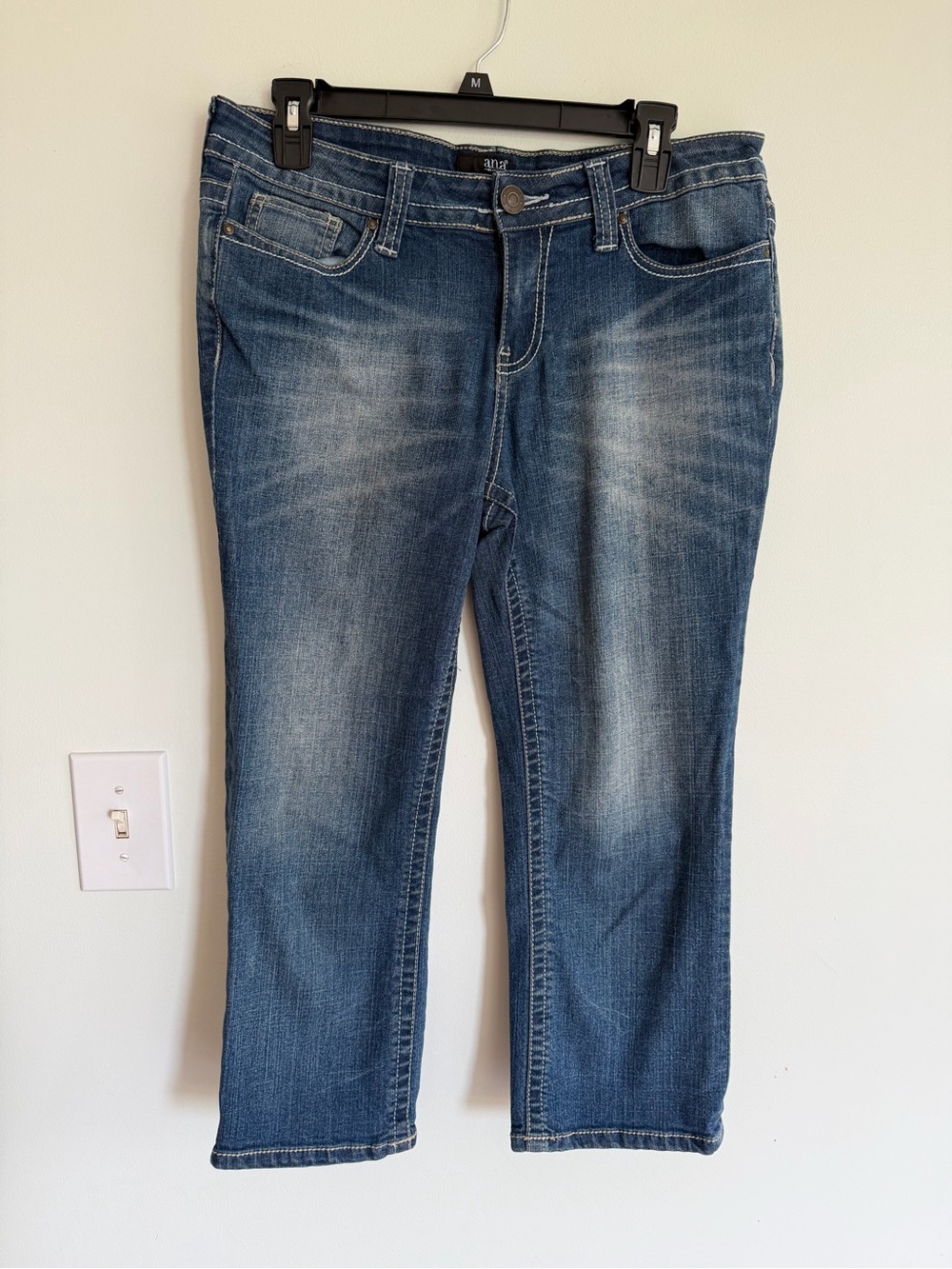 A.n.a Classic Mid-Rise Blue Denim Women’s Jean Capri Summer Classic Staple